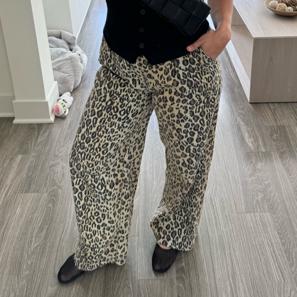 Cheetah wide leg Jeans - Picture 2 of 6